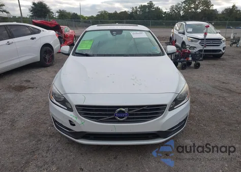 2015 Volvo S60 T5 Premier z USA, uszkodzony, nr VIN YV126MFK5F1344511
